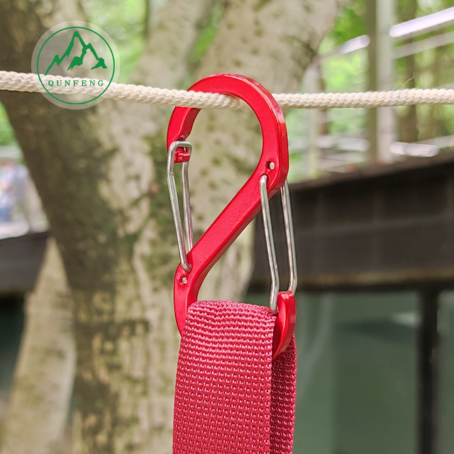 S-shaped steel wire carabiner Multiple colors to choose from 8-figure metal spring buckle Outdoor camping backpack hook