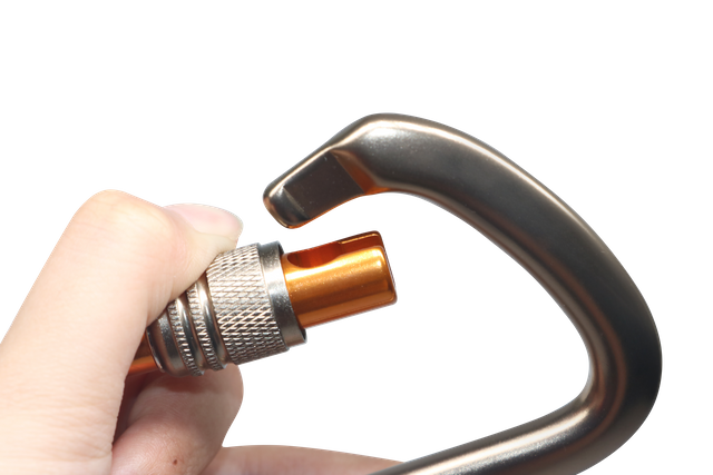 Versatile and Reliable 25kN Locking Carabiner Clips - Lightweight and Heavy Duty