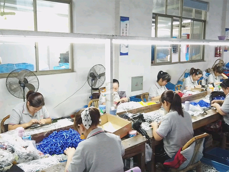 Team of Carabiner Experts at QunFeng