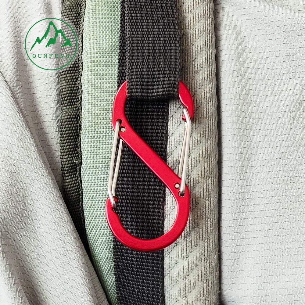S-shaped steel wire carabiner Multiple colors to choose from 8-figure metal spring buckle Outdoor camping backpack hook